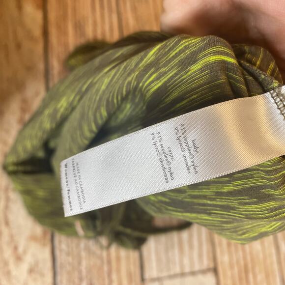 Lucy Tech Breathe Deep Green Space Dyed tank - Picture 6 of 9